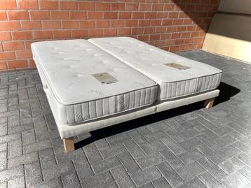 Boxspring 180x215cm / NIEUWSTAAT  beschikbaar voor biedingen