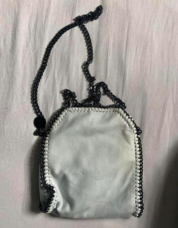 Handtas beschikbaar voor biedingen