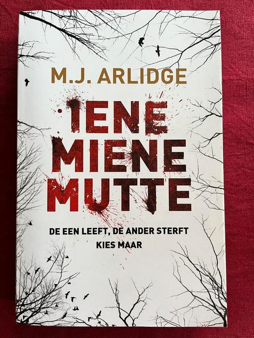 M.J. Arlidge - Iene Miene Mutte, Livres, Thrillers, Comme neuf, Enlèvement ou Envoi