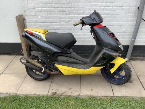 SR50 B klasse rijdt te hard, Fietsen en Brommers, Scooters | Aprilia, Gebruikt, SR 50, Ophalen of Verzenden