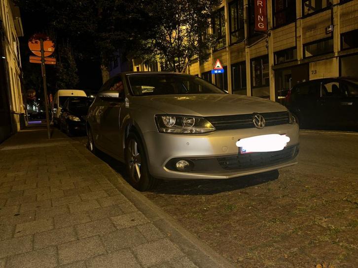 Volkswagen jetta 1.TDI, Autos, Volkswagen, Particulier, Jetta, Diesel, Euro 5, Berline, 5 portes, Boîte manuelle, Argent ou Gris