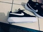 chaussure NIKE Court Vision Alta, Comme neuf