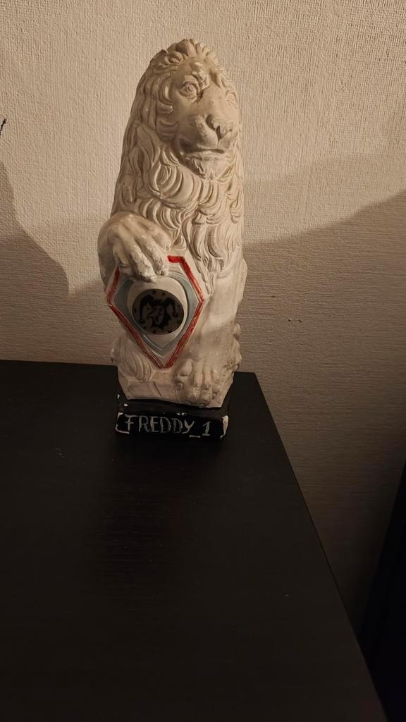 Gipsen leeuwenbeeld – oude (vintage) kermisprijs, Antiek en Kunst, Antiek | Woonaccessoires, Verzenden