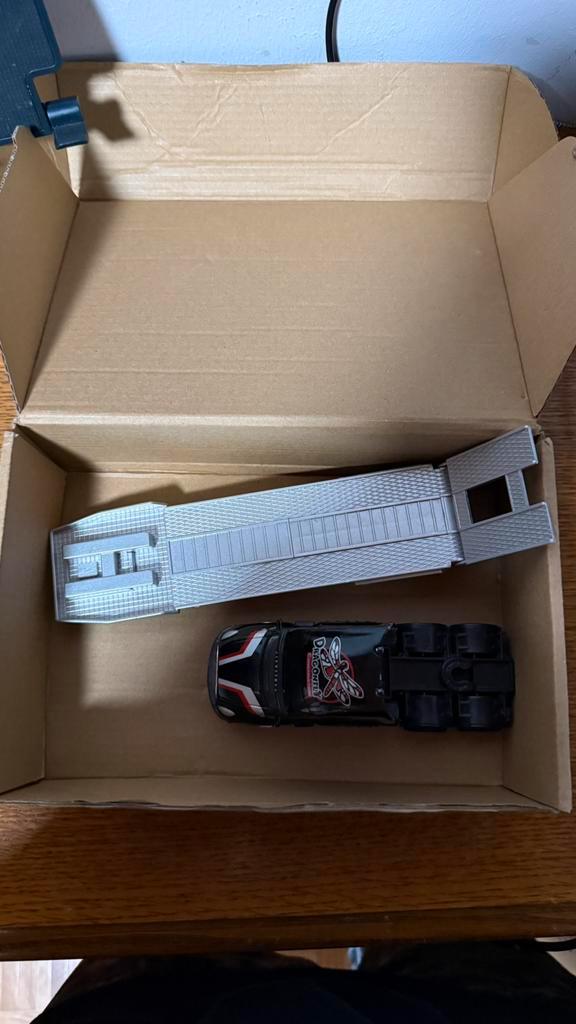 Zwarte vrachtwagen met oplegger! Speelgoedvoertuig!, Kinderen en Baby's, Speelgoed |Speelgoedvoertuigen, Zo goed als nieuw, Ophalen of Verzenden