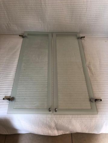 2 Ikea Billy glazen vitrinedeuren beschikbaar voor biedingen