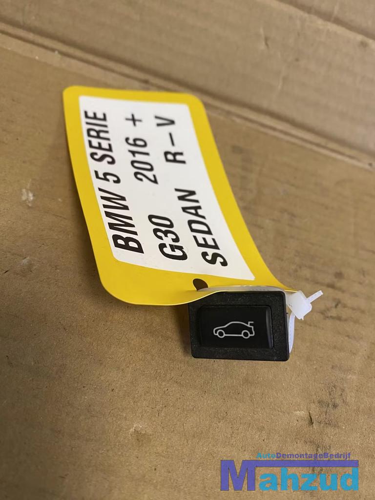 BMW 5 SERIE G30 Achterklep schakelaar 2016+, Auto-onderdelen, Dashboard en Schakelaars, Petuelring 130
80788  Munich, DE, Gebruikt