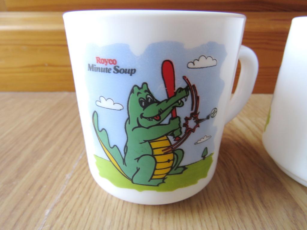 2 mug tasses Royco avec motifs crocodiles en arcopal, Maison & Meubles, Cuisine | Vaisselle, Utilisé, Tasse(s) et/ou soucoupe(s)