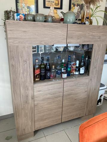Barkast / dressoir / vitrinekast + verlichting b128xd54xh150 beschikbaar voor biedingen