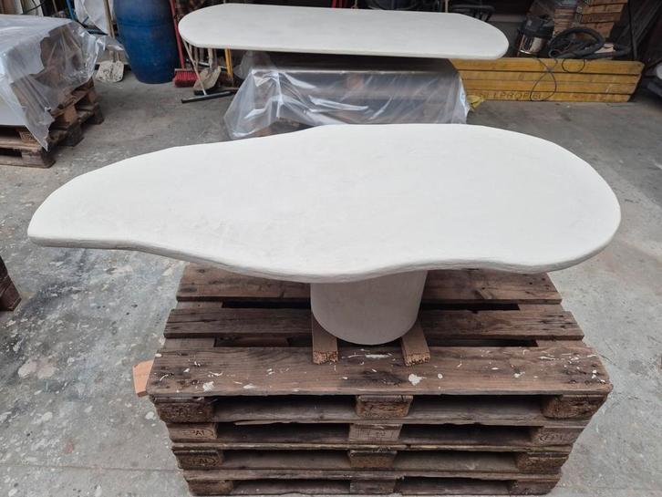 Nieuw Betoncire/organisch salontafel L 1,27 x B 0,66 x H0,41, Huis en Inrichting, Tafels | Statafels, Zo goed als nieuw, Ophalen