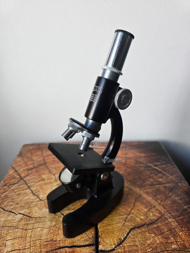 Microscoop in originele houten doos + set kijkglaasjes, Audio, Tv en Foto, Optische apparatuur | Microscopen, Zo goed als nieuw