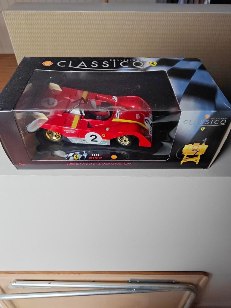 Classico Collezione 1:18 Ferrari 312 P et pompe à essence, Hobby en Vrije tijd, Modelauto's | 1:24, Zo goed als nieuw, Auto, Ophalen of Verzenden