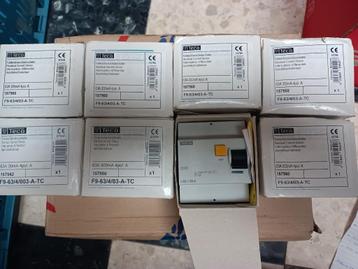 lot elektrische zekeringen&Differentieelschak. nieuw beschikbaar voor biedingen