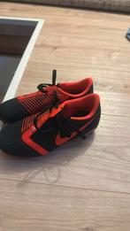 Voetbalschoenen NiKe, Sport en Fitness, Ophalen, Zo goed als nieuw