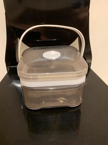 plastic ijskast met lade beschikbaar voor biedingen