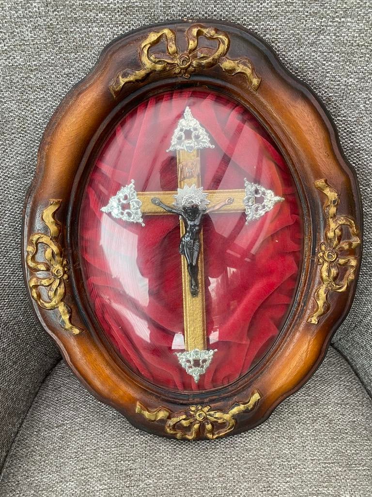 Petit Christ sous verre ovale brun, Antiek en Kunst, Antiek | Religieuze voorwerpen, Ophalen