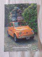 Foto postkaart Fiat 500 Stones and Bones, Verzamelen, Gebruikt, Ophalen of Verzenden, Prent, Overige onderwerpen