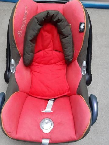 Maxi cosi autostoel + verkleinkussen, voetenzak en overtrek beschikbaar voor biedingen