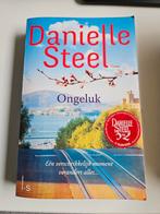 Danielle Steel - Ongeluk, Danielle Steel, Ophalen of Verzenden, Zo goed als nieuw, Nederland