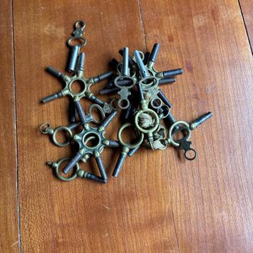 SLEUTELS EN OPWIND MECHANISME ZAKHORLOGE beschikbaar voor biedingen
