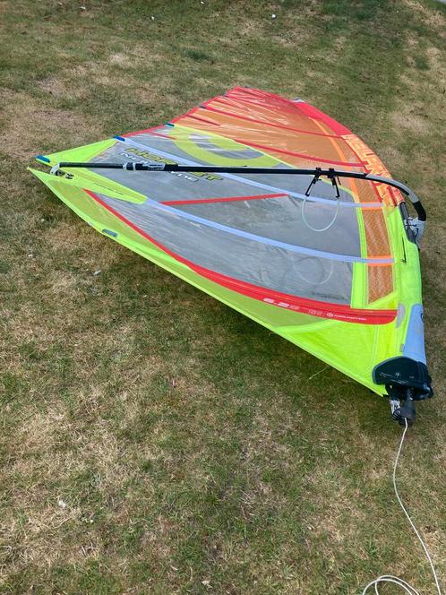 Neilpryde V8 6.2, 7.2 en 8.2 inclusief mast, Watersport en Boten, Windsurfen, Zeil, Ophalen