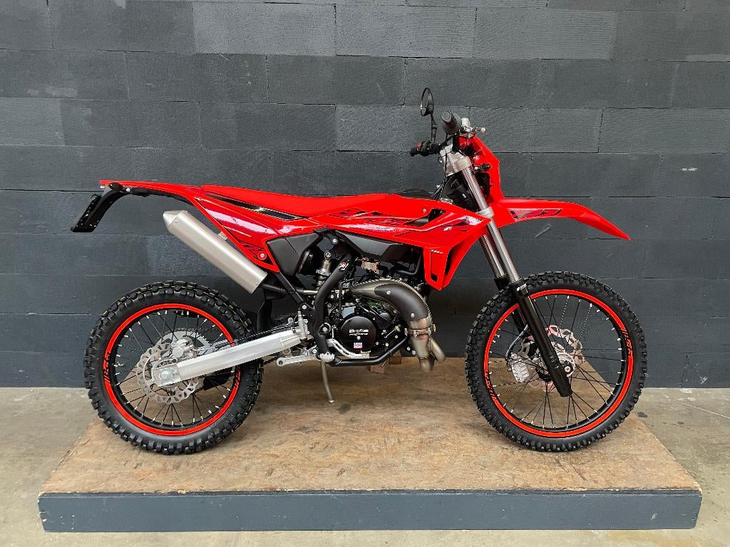 Beta RR 50 Enduro Sport 2026 Rood, Nieuw 50cc AM6 Voorraad, Fietsen en Brommers, Brommers | Puch, Nieuw, Overige modellen, Klasse B (45 km/u)