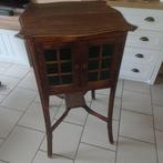 Kleine hoge kast, Antiek en Kunst, Antiek | Meubels | Kasten, Ophalen of Verzenden
