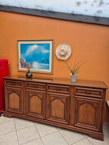 Houten dressoir kast beschikbaar voor biedingen