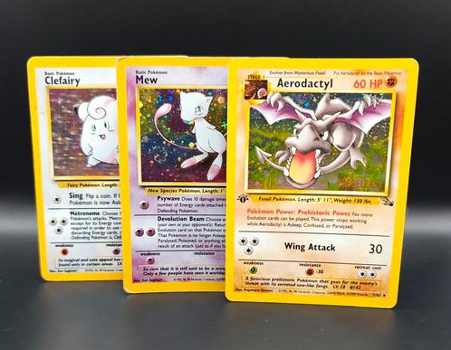 Ensemble d'articles essentiels de base : Aerodactyl, Mew et, Hobby & Loisirs créatifs, Jeux de cartes à collectionner | Pokémon