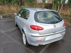 Alfa 147 essence 74540 km, Auto's, Alfa Romeo, Voorwielaandrijving, 4 zetels, Stof, Beige