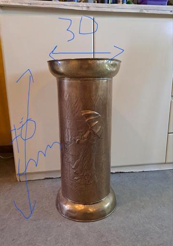 Zeer mooie oude koperen paraplubak met relieftekening beschikbaar voor biedingen