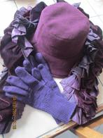 Chapeau rouge-bordeau 57,5 ; écharpe frou-frou ; gants, Comme neuf, Sans marque, Bonnet, Taille 42/44 (L)