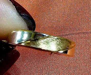 18 KARAATS GOUDEN HOEPEL  beschikbaar voor biedingen