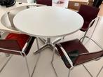 Ronde eettafel 120cm met 4 rode leren stoelen, Ophalen, Zo goed als nieuw, 4 tot 6 stoelen