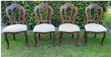 4 antieke stoelen beschikbaar voor biedingen