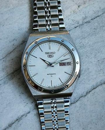 Seiko 5 Cream White / Silver Dial Automatic 36MM beschikbaar voor biedingen