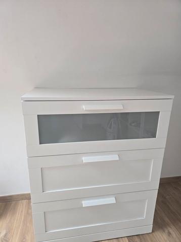 IKEA dressoir met 3 lades — wit met glazen lade beschikbaar voor biedingen