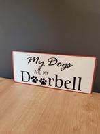 Metalen wandplaat met spreuk My dogs are my doorbell, Ophalen of Verzenden, Zo goed als nieuw