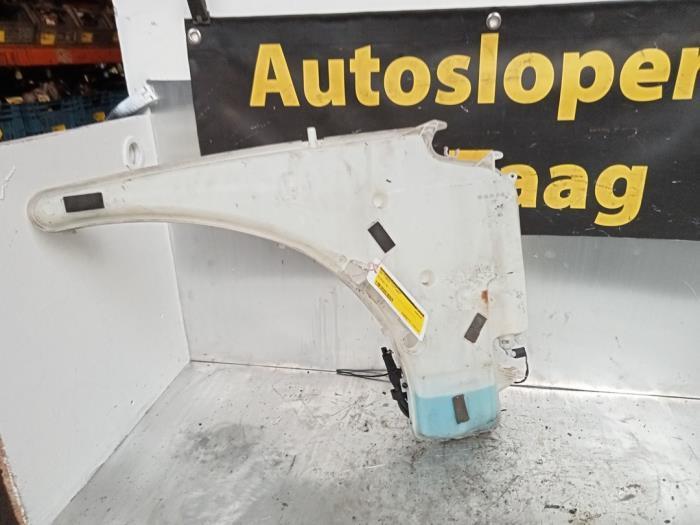 Ruitensproeiertank voor van een BMW 1-Serie, Auto-onderdelen, Ruiten en Toebehoren, BMW, Gebruikt, 3 maanden garantie, Ophalen of Verzenden