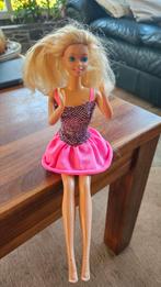 Barbiepoppen. Vertoont bijtsporen. Armen gaan omhoog met duw, Verzamelen, Ophalen of Verzenden, Gebruikt