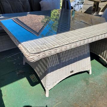 Tafel Vezza beschikbaar voor biedingen