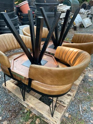 Set van 2 bistro tafeltjes en 4 zeteltjes beschikbaar voor biedingen