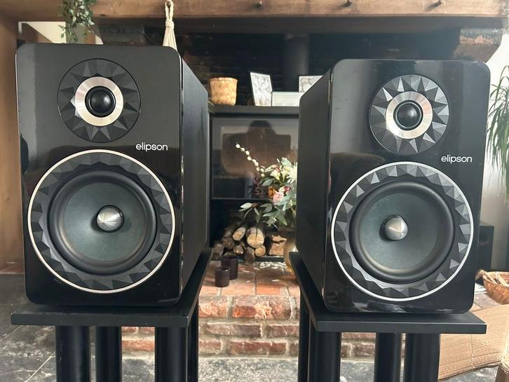 Paires d'enceintes Elipson Prestige Facet 8B Noir (la paire), Audio, Tv en Foto, Luidsprekerboxen, Zo goed als nieuw, Front, Rear of Stereo speakers