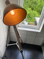 Staande industriële lamp hout donker grijs zgan Met mooi uit, Ophalen, Zo goed als nieuw, Hout