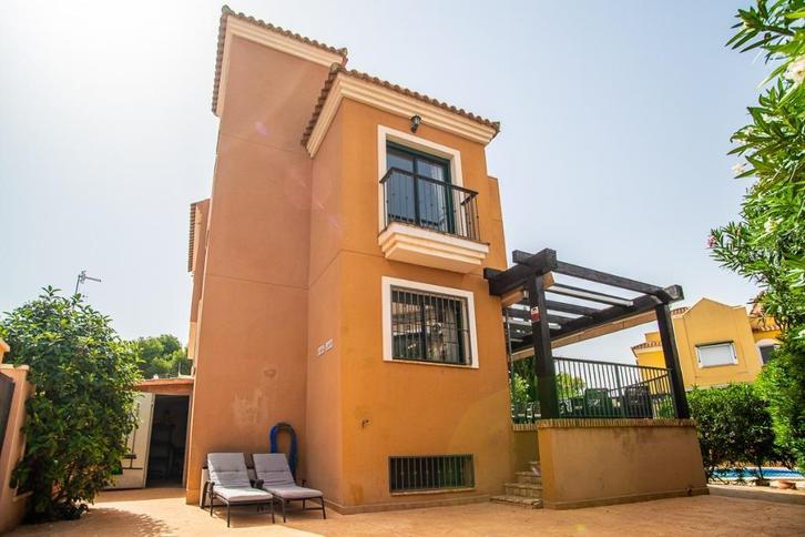 Charmante halfvrijstaande woning in Los Balcones, Immo, Buitenland, Spanje, Woonhuis, Dorp
