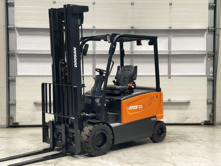 Doosan B25X-7 Plus, Articles professionnels, Machines & Construction | Chariots élévateurs & Transport interne, Chariot élévateur