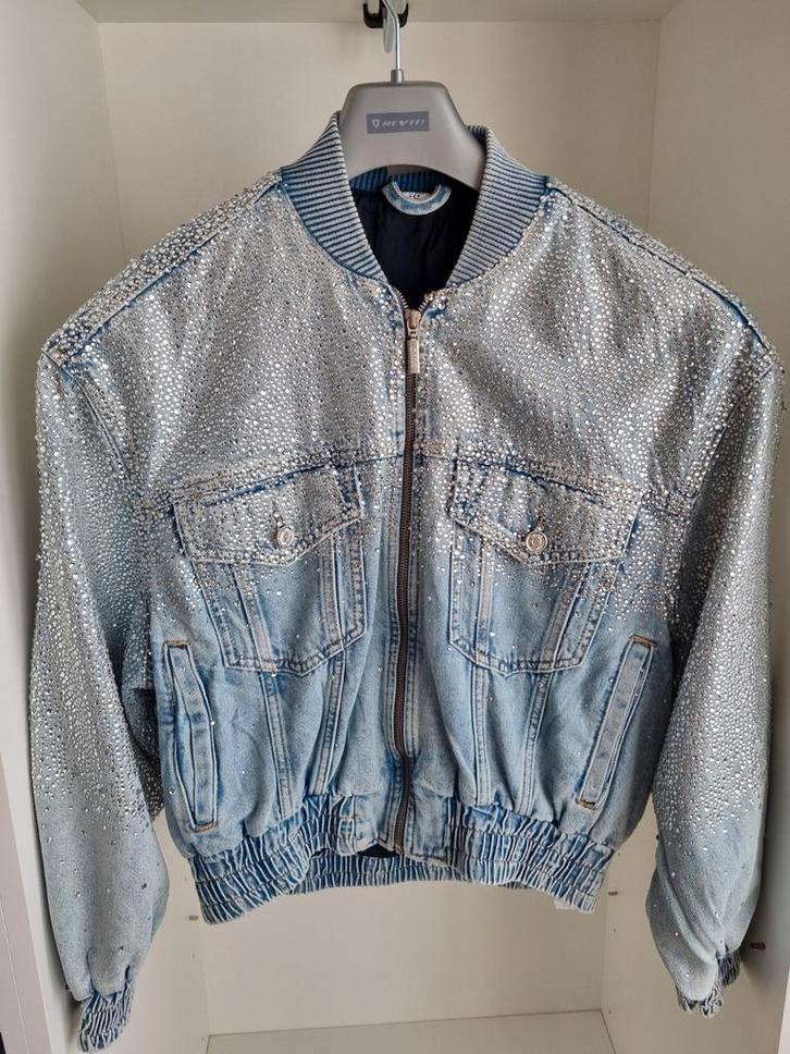 LIU JO jeansjas met fonkelende strass maat 38, Kleding | Dames, Jasjes, Kostuums en Pakken, Zo goed als nieuw, Maat 38/40 (M)