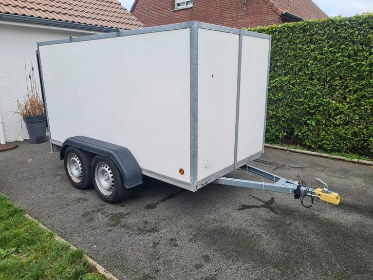 Remorque fermée double essieu, Autos : Divers, Remorques