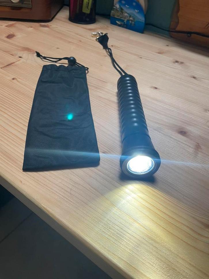 Lampe de plongée TILLY TEC 30 W LED, Sports nautiques & Bateaux, Plongée, Comme neuf, Lampe de plongée, Enlèvement ou Envoi