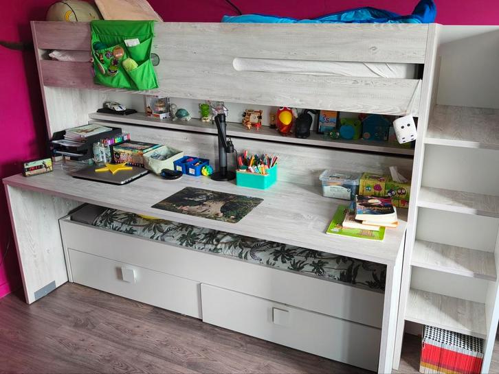 Hoogslaper met bureau en logeerbed, Huis en Inrichting, Slaapkamer | Stapelbedden en Hoogslapers, Hoogslaper, Ophalen