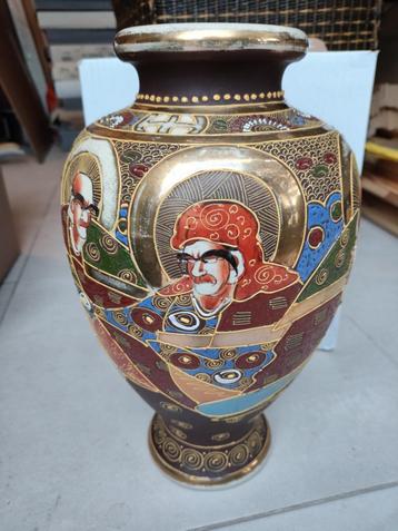 Vase Japonais Satsuma signée, en bon état  beschikbaar voor biedingen